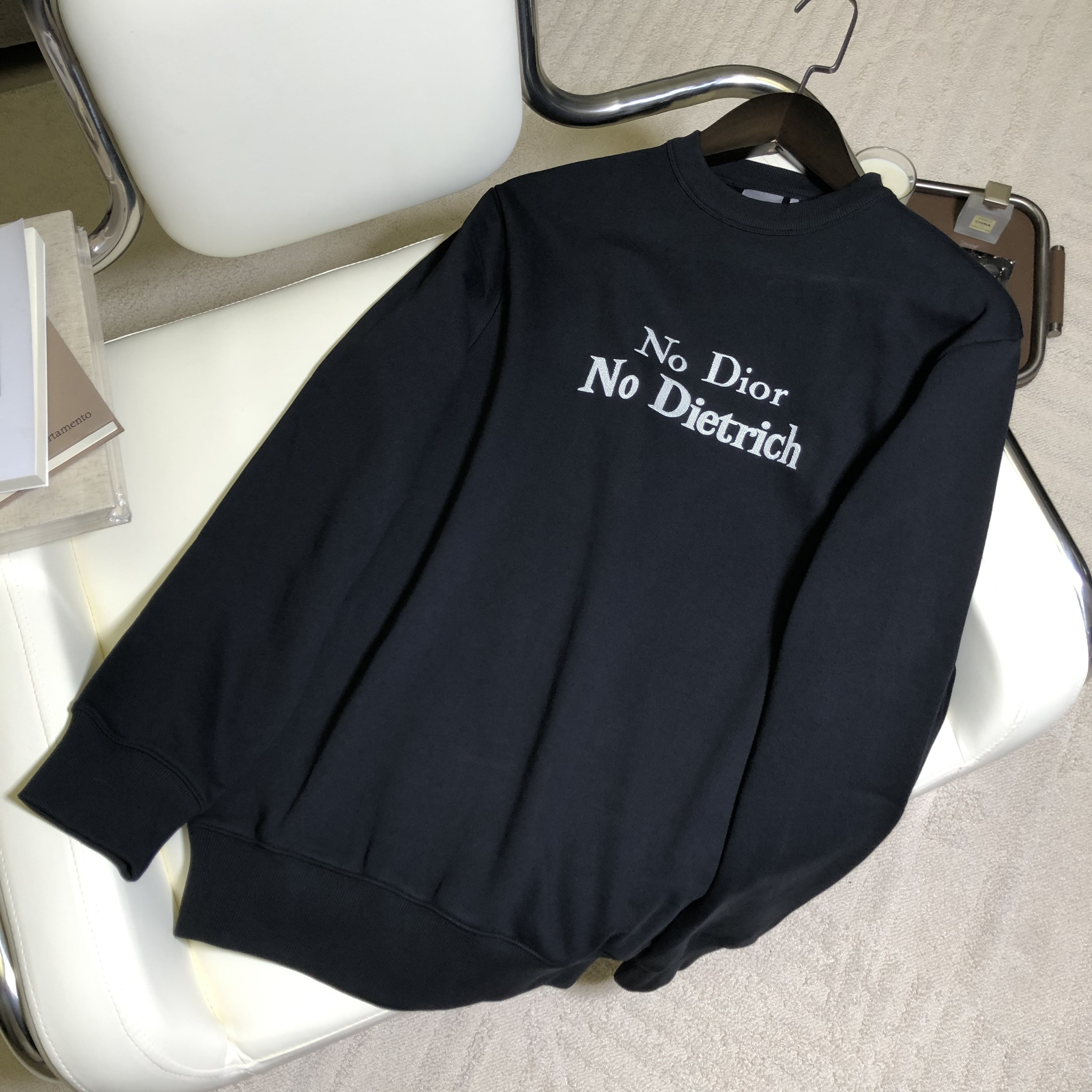P359 Embroidered Crewneck Top