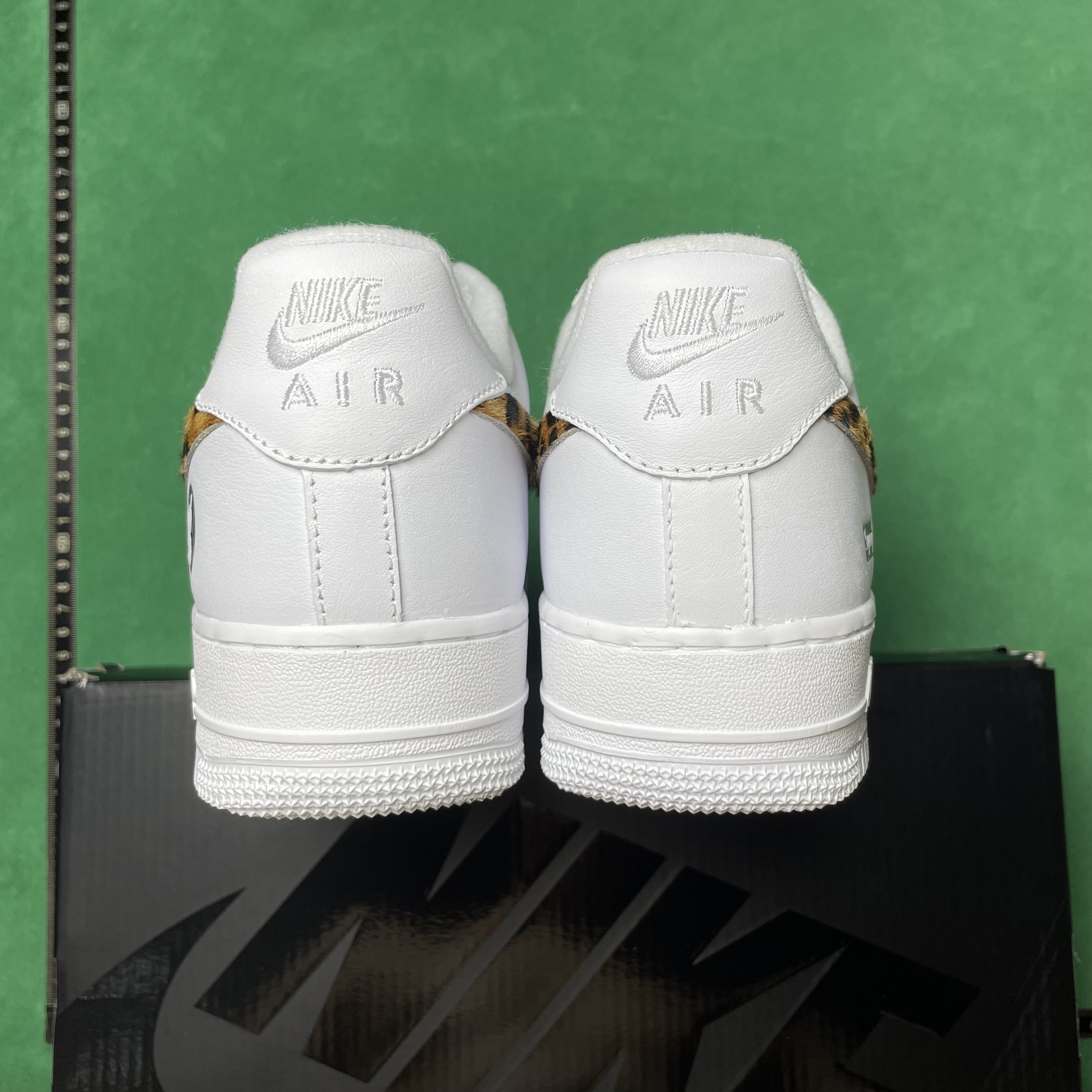 26＄DC  Batch Supreme x GOODENOUGH x Nike Air Force 1 Low SP三方联名 豹纹 舒适百搭 耐磨 低帮 板鞋 男女同款 白色 · image 17