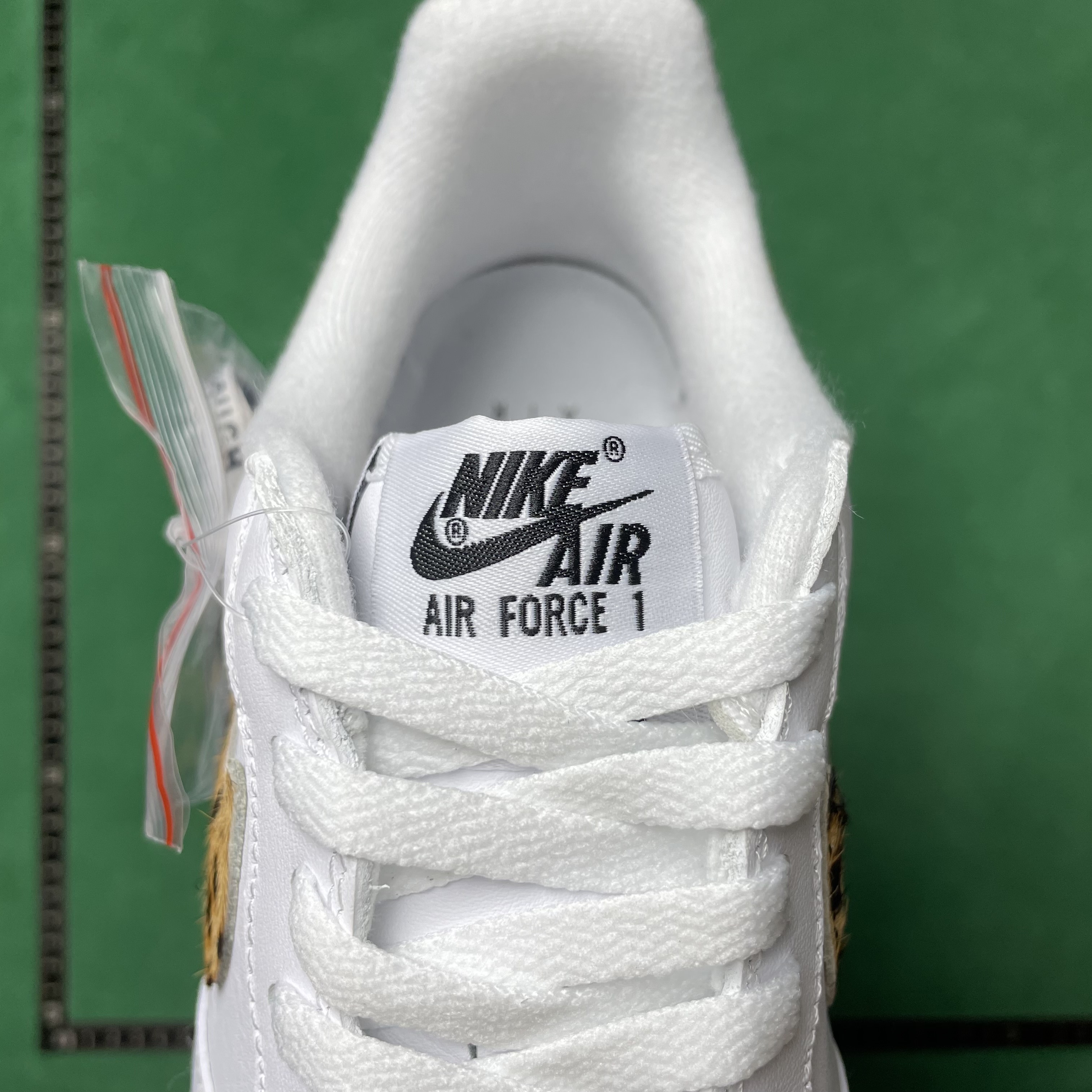 26＄DC  Batch Supreme x GOODENOUGH x Nike Air Force 1 Low SP三方联名 豹纹 舒适百搭 耐磨 低帮 板鞋 男女同款 白色 · image 10