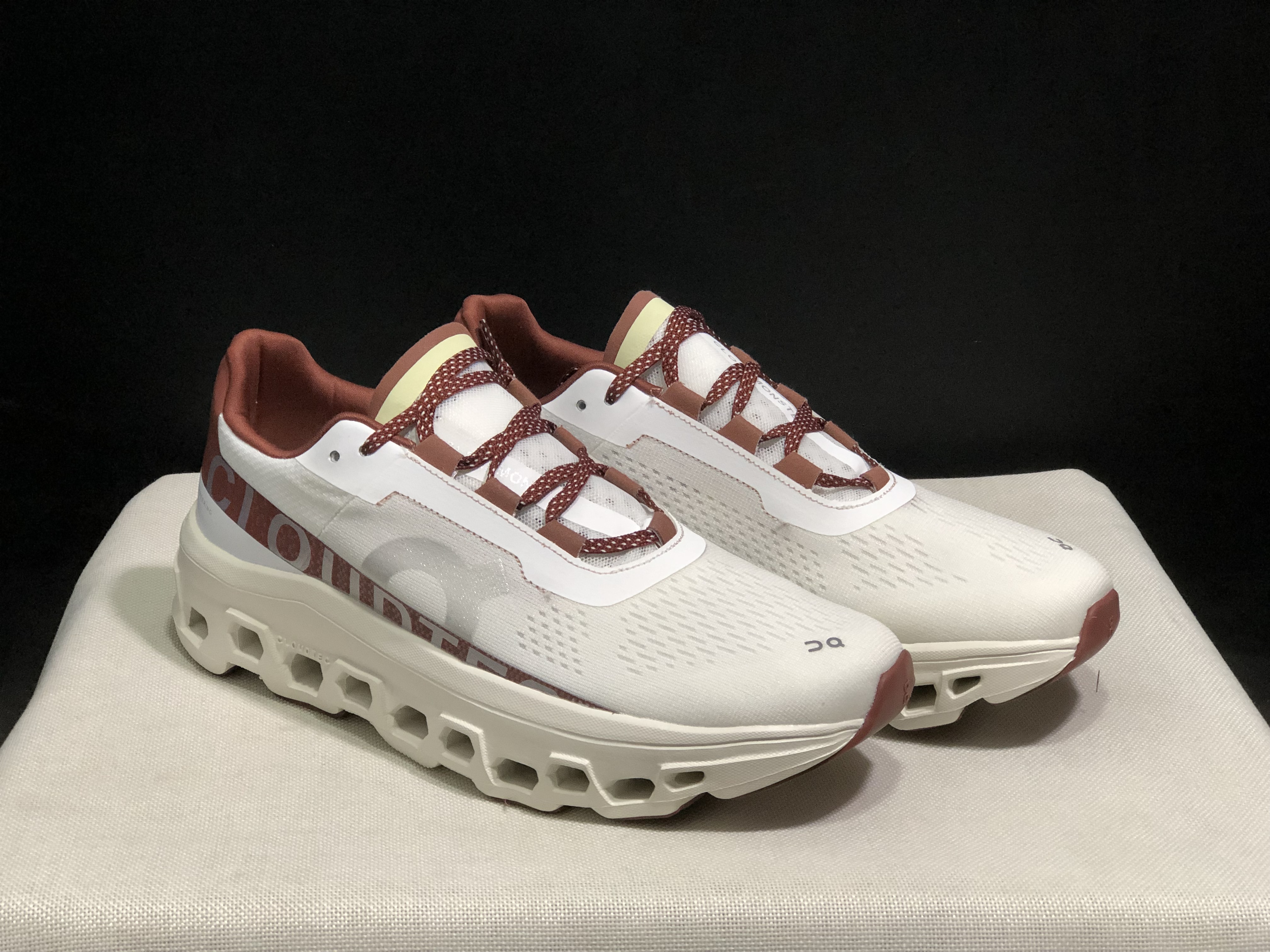 On Cloudmonster - Size 36–45